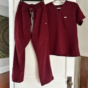 Burgundy Figs scrub set size large high waisted Yola pants and Catarina top